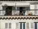  petites terrasses en haut d'un immeuble ancien